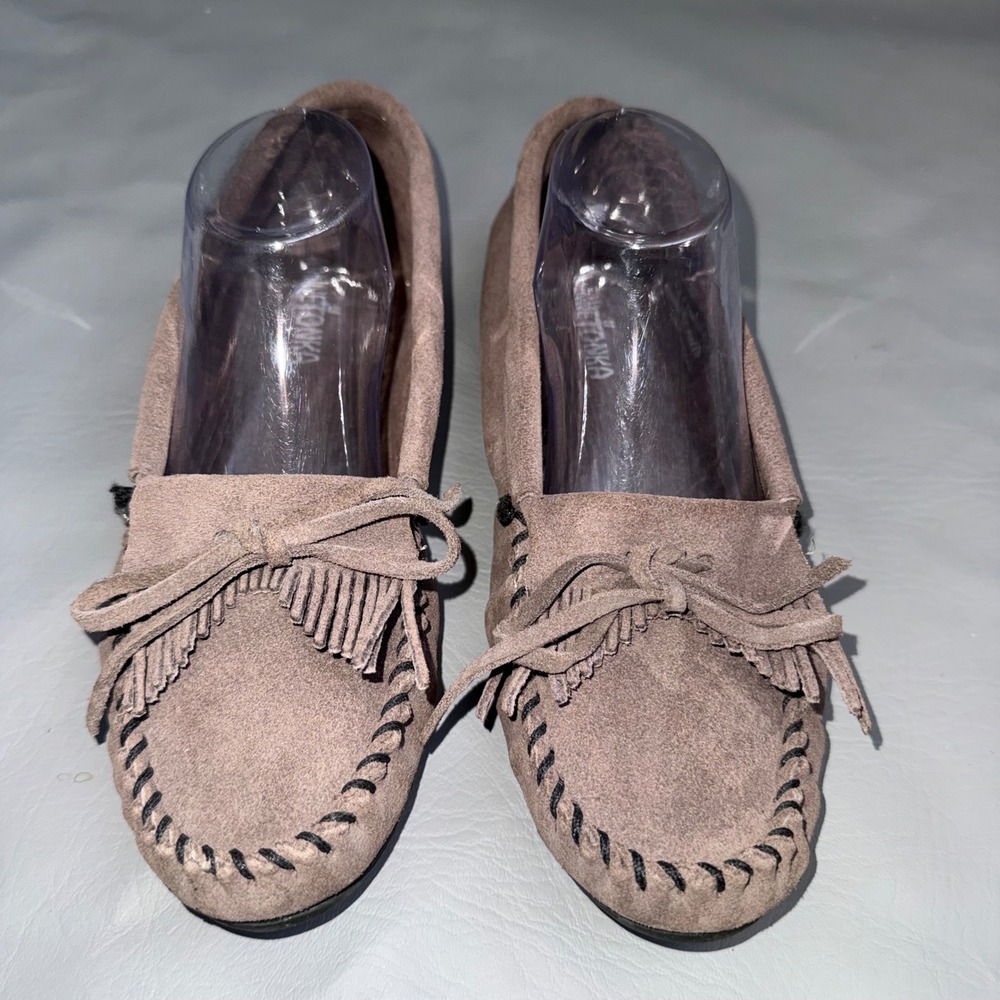 Minnetonka Kilty Suede Moccasins Taupe Fringe Slip On Flats 401T Womens 9.5